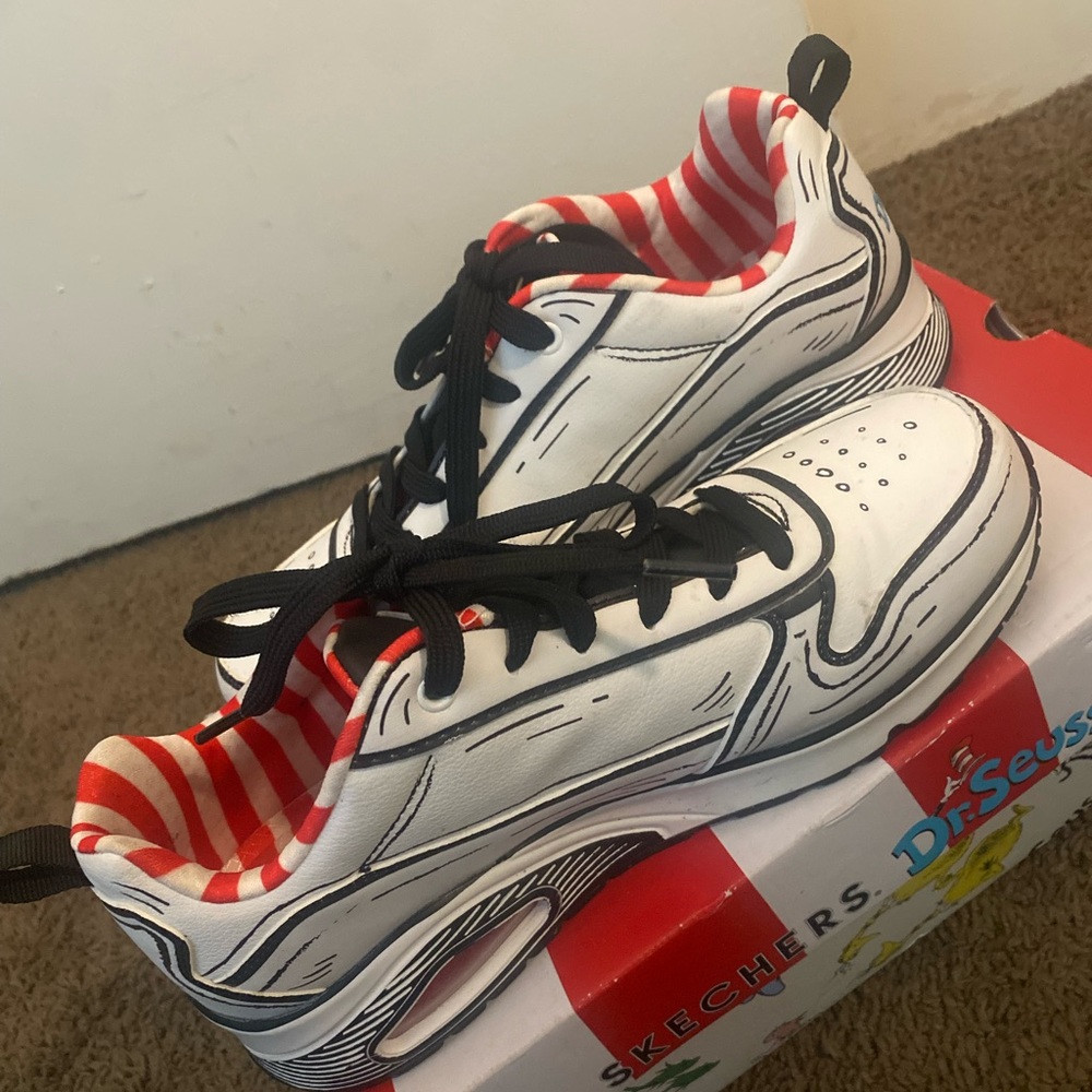 Dr. Seuss Uno Tip of His Hat Sneaker 9.5